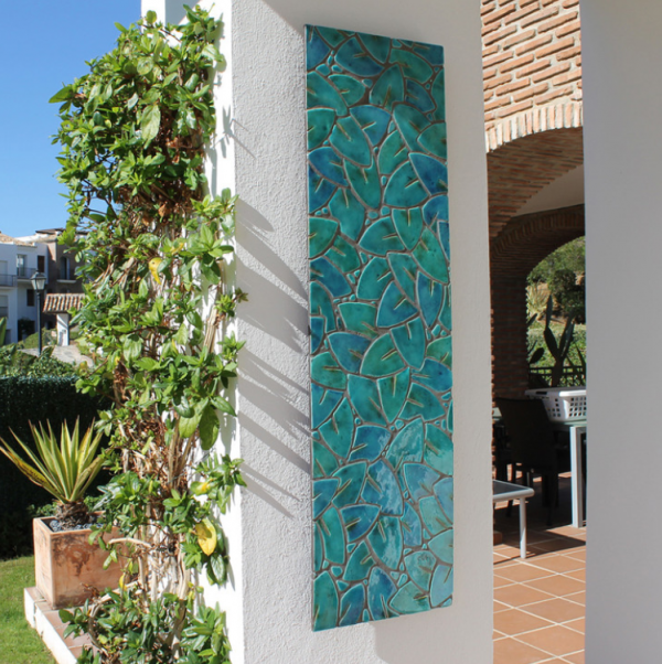 Hiasan dinding dari keramik atau mozaik